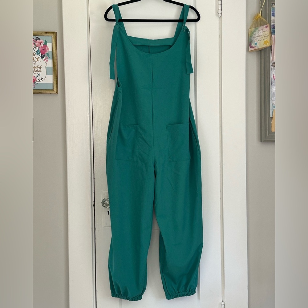 Emerald Green Jumpsuit | Adjustable Straps | Pockets | Size 1X - Picture 4 of 11